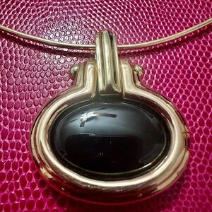 Elegant large 14k yellow Gold and black stone Pendant Necklace